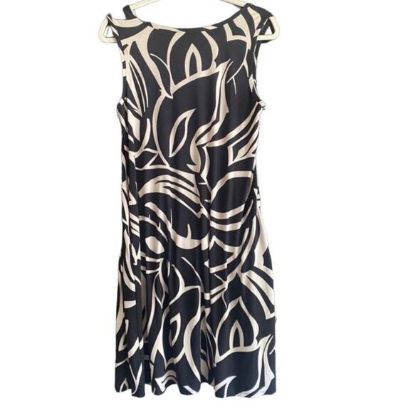 VINTAGE Lily Sleeveless Dress with Pockets. Size Medium - Picture 3 of 7